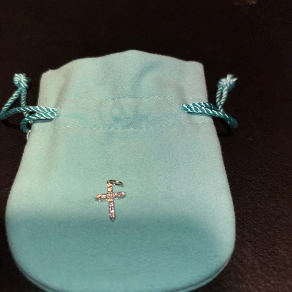 Tiffany & co Platinum mini cross .21 diamonds - Picture 3 of 3